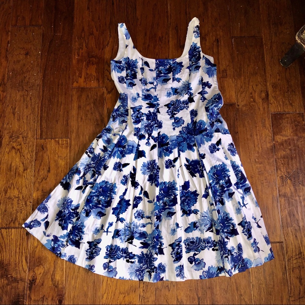 Adorable French Provincial Dress with POCKETS!!